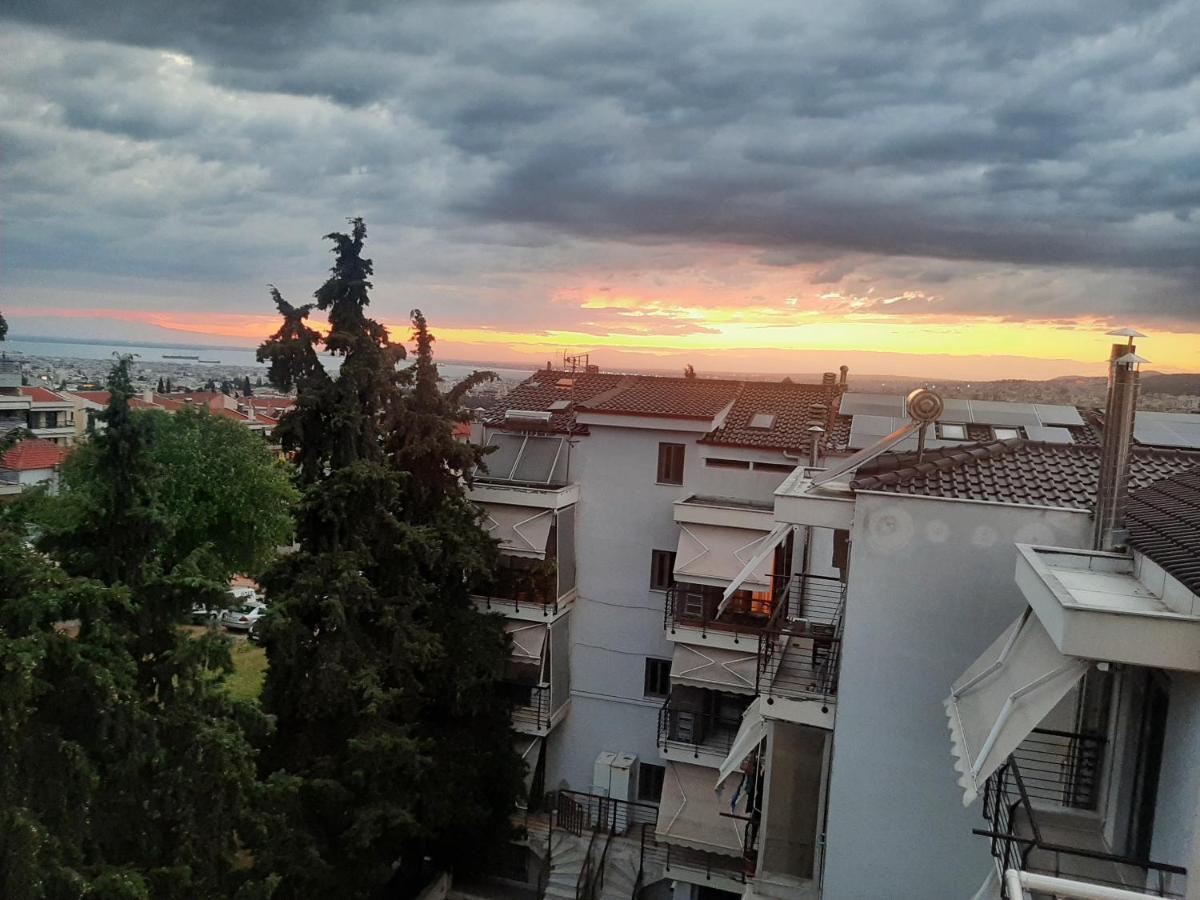 Όμορφο Διαμέρισμα- Σοφίτα Με Υπέροχη Θεα Tesalonika Bagian luar foto