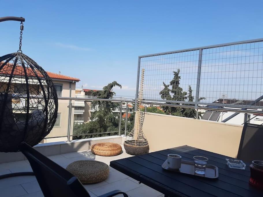 Όμορφο Διαμέρισμα- Σοφίτα Με Υπέροχη Θεα Tesalonika Bagian luar foto